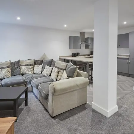 Host & - Apartment