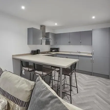 Apartment Host & -